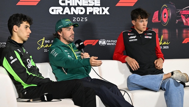 Fernando Alonso (Mitte) fordert mehr Anerkennung für Gabriel Bortoleto (links).