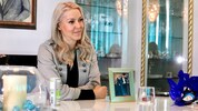 Simone Lugner hat ihren Richard immer ganz in der Nähe – hier sitzt sie neben einem gemeinsamen ...