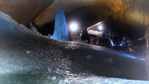Die Rieseneishöhle bietet eine ganz besondere Akustik.