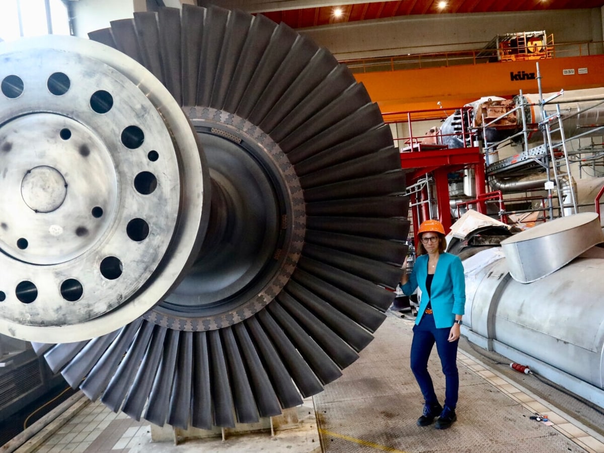 Amanda trivizas keiran lee onlyfans was immediately greeted