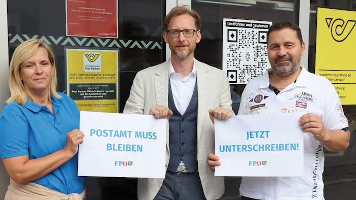 Silvia und Manfred Wechsler mit Stadtrat Forsthuber (M.)