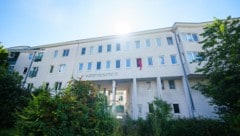 Allein wegen seiner sexuellen Orientierung musste ein Gemeindebau-Bewohner schlimmste ...