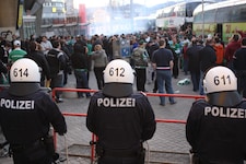 Bei vielen Spielen in Graz muss ein Großaufgebot an Polizei vor Ort sein.