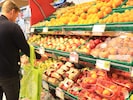 Die Debatte um Teuerung, Inflation und die Auswirkungen auf die Preise vor allem von ...