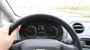 Die Tirolerin hinterließ mit ihrem Auto eine Spur der Verwüstung.