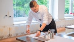 Nationalrat Lukas Brandweiner sammelte Erfahrung im Serviceteam.