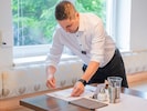 Nationalrat Lukas Brandweiner sammelte Erfahrung im Serviceteam.
