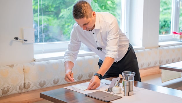 Nationalrat Lukas Brandweiner sammelte Erfahrung im Serviceteam.