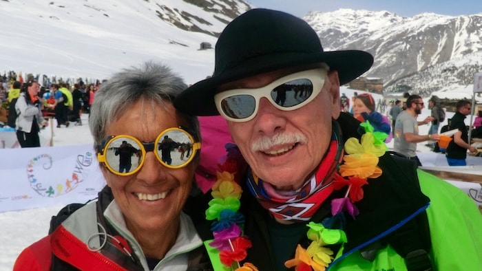 Auf Ski-Ereignissen in aller Welt zu finden - hier Arno Klien (mit Frau Inge) in Livigno in ...