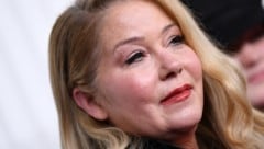 Christina Applegate, die an Mutipler Sklerose leidet, hatte einen medizinischen Notfall und ...