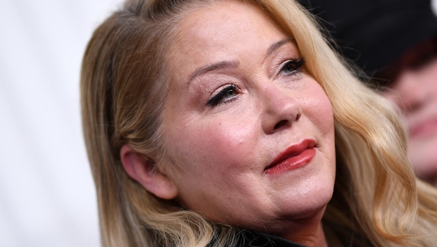 Christina Applegate, die an Mutipler Sklerose leidet, hatte einen medizinischen Notfall und ...
