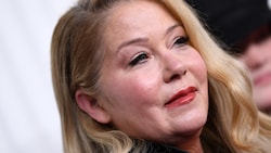 Christina Applegate, die an Mutipler Sklerose leidet, hatte einen medizinischen Notfall und ...