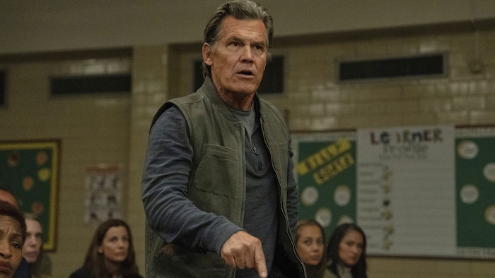 Nur Archer (Josh Brolin) glaubt an die Unschuld der Lehrerin.