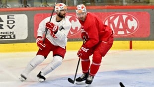 Klagenfurts Neo-Verteidiger Jordan Murray (re.) mit Raphael Herburger.