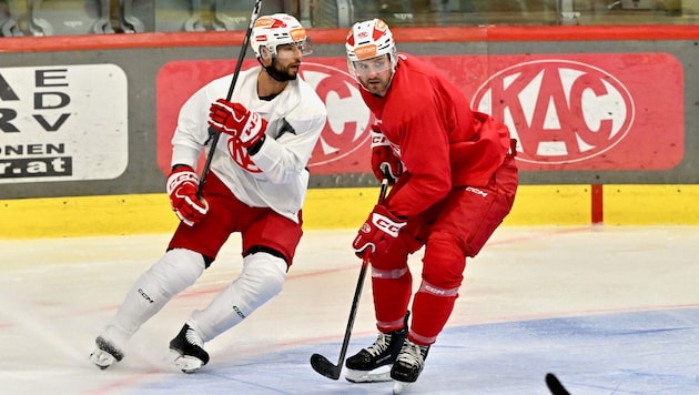 Klagenfurts Neo-Verteidiger Jordan Murray (re.) mit Raphael Herburger.