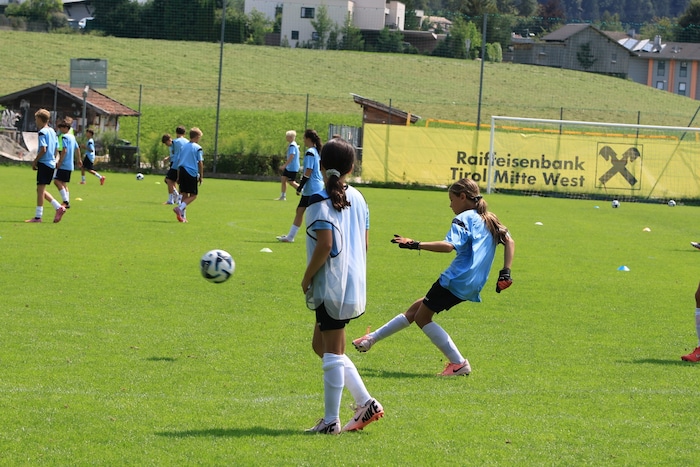 Die Torfrau zeigt im Trainingsspiel vollen Einsatz.