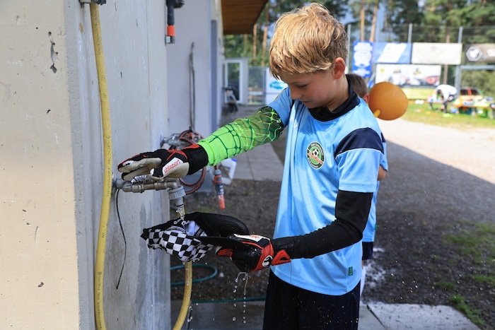 ... und nasse Torwart-Handschuhe.