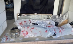 „Leichenpuppen“ im Schaufenster als politische Botschaft. Jetzt hagelt es Anzeigen.