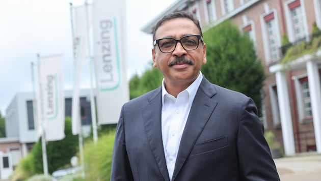Rohit Aggarwal ist CEO der Lenzing und führt damit das vierköpfige Vorstandsteam an.