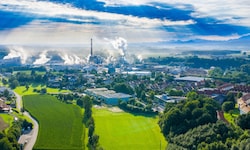 Die Lenzing AG betreibt ihr Hauptwerk in der gleichnamigen Stadt Lenzing an der Ager und ist der ...