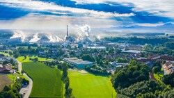 Die Lenzing AG betreibt ihr Hauptwerk in der gleichnamigen Stadt Lenzing an der Ager und ist der ...