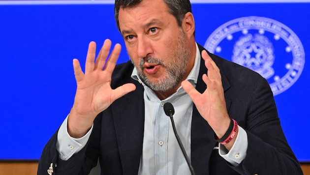 Verkehrsminister Matteo Salvini bei der Präsentation des Brückenprojekts