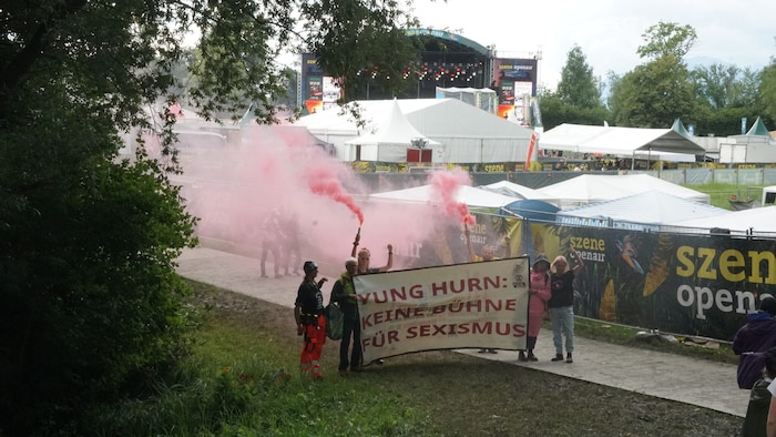 Protestaktion gegen den Auftritt von Yung Hurn.