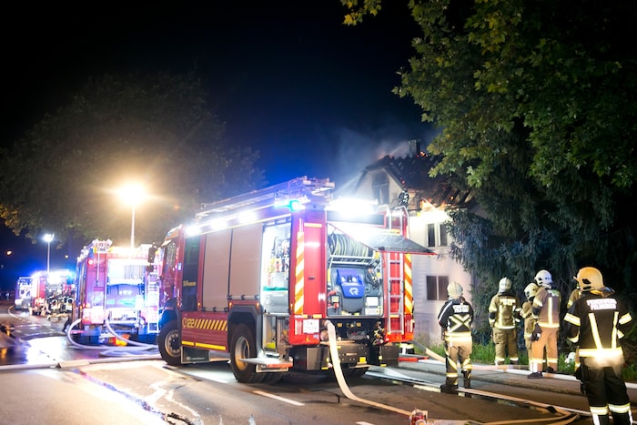 Rund 100 Feuerwehrleute standen im Einsatz.