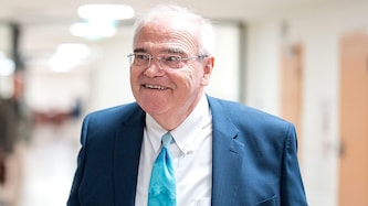 Ex-Justizminister Wolfgang Brandstetter freut sich über den Freispruch.