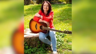 Mit Band und Gitarre kehrt die Seer-Stimme nun zurück.