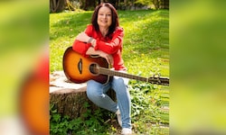 Mit Band und Gitarre kehrt die Seer-Stimme nun zurück.