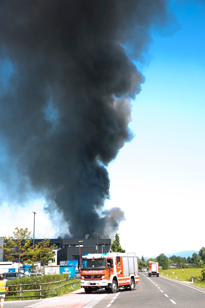 Die immense Rauchsäule in Götzis