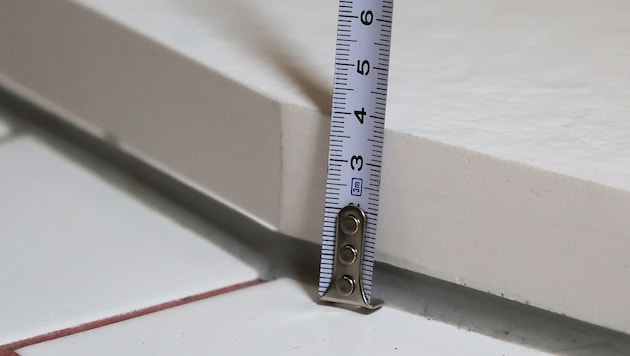 Nicht ganz vier Zentimeter ist die Schwelle hoch.