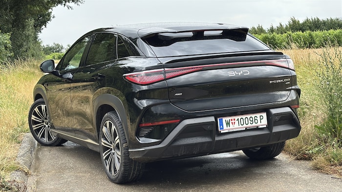 In den Kofferraum passen 530 bis 1789 Liter.