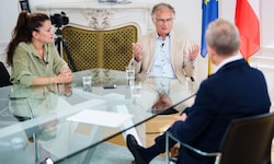 Finanzminister Marterbauer beim „Krone“-Sommergespräch mit Franz Schellhorn