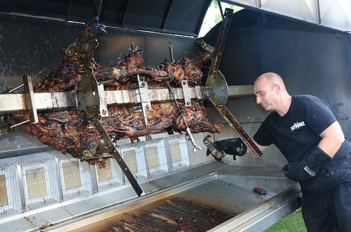 Ein Spanferkel gabs vom Butcher aus Andau.