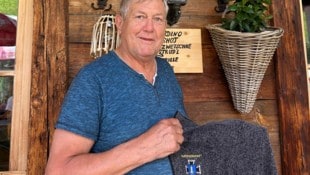 Fritz Larch mit der Freizeitjacke samt Kameraden-Emblem