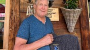 Fritz Larch mit der Freizeitjacke samt Kameraden-Emblem