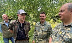 Die Vertreter des Heeres mit Fischereilegende Bernhard Berger und Aöexander Warringer von der ...