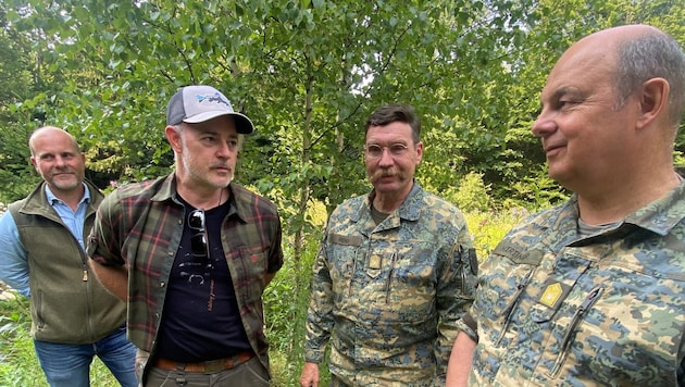Die Vertreter des Heeres mit Fischereilegende Bernhard Berger und Aöexander Warringer von der ...