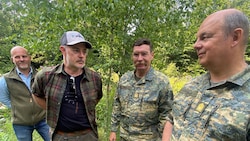 Die Vertreter des Heeres mit Fischereilegende Bernhard Berger und Aöexander Warringer von der ...