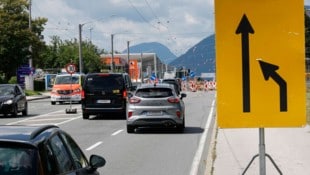 Das Schild ist eindeutig: Einfädeln sollen sich die Verkehrsteilnehmer immer erst direkt vor der ...