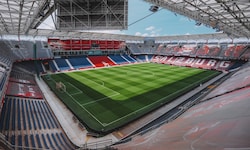Der neue Rasen in der Arena machte den Kickern von Red Bull Salzburg zu schaffen. 