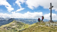 Wunderbare Ausblicke auf das Gipfelmeer der Niederen Tauern werden bei dieser Tour die Wanderer ...