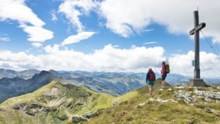 Wunderbare Ausblicke auf das Gipfelmeer der Niederen Tauern werden bei dieser Tour die Wanderer ...