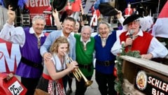 Schon Tradition hat der Einzug der Stadtrichter zum Neuen Platz, wo zur Eröffnung des ...