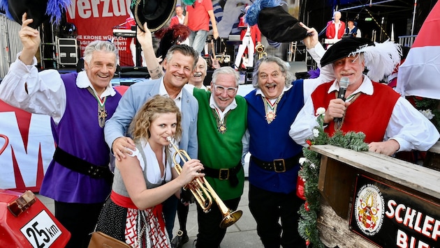 Schon Tradition hat der Einzug der Stadtrichter zum Neuen Platz, wo zur Eröffnung des ...