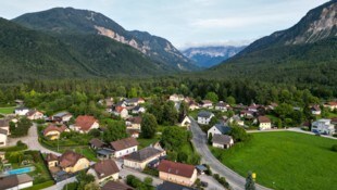 Dollich liegt im Südosten von Ferlach. Umgeben ist die Ortschaft von zahlreichen Wäldern und ...