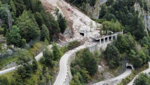 Nach dem Felssturz wurde die wichtige Verbindungsstraße wieder saniert.