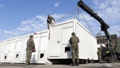 Archivbild aus dem Jahr 2015: Aufstellung von Containern durch das Bundesheer in Spielfeld